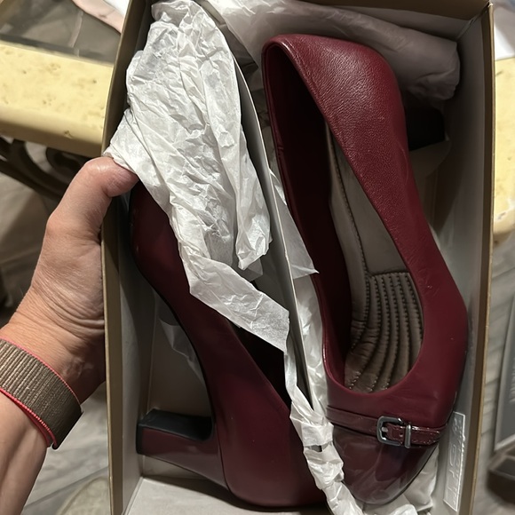 Leather heels - Picture 2 of 6